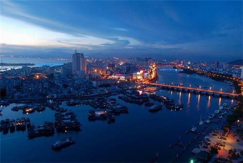 创业做生意小吃店赚钱吗