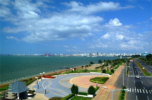 加盟一个可伸缩餐桌品牌店需要多少钱（可伸缩餐桌容易坏吗）